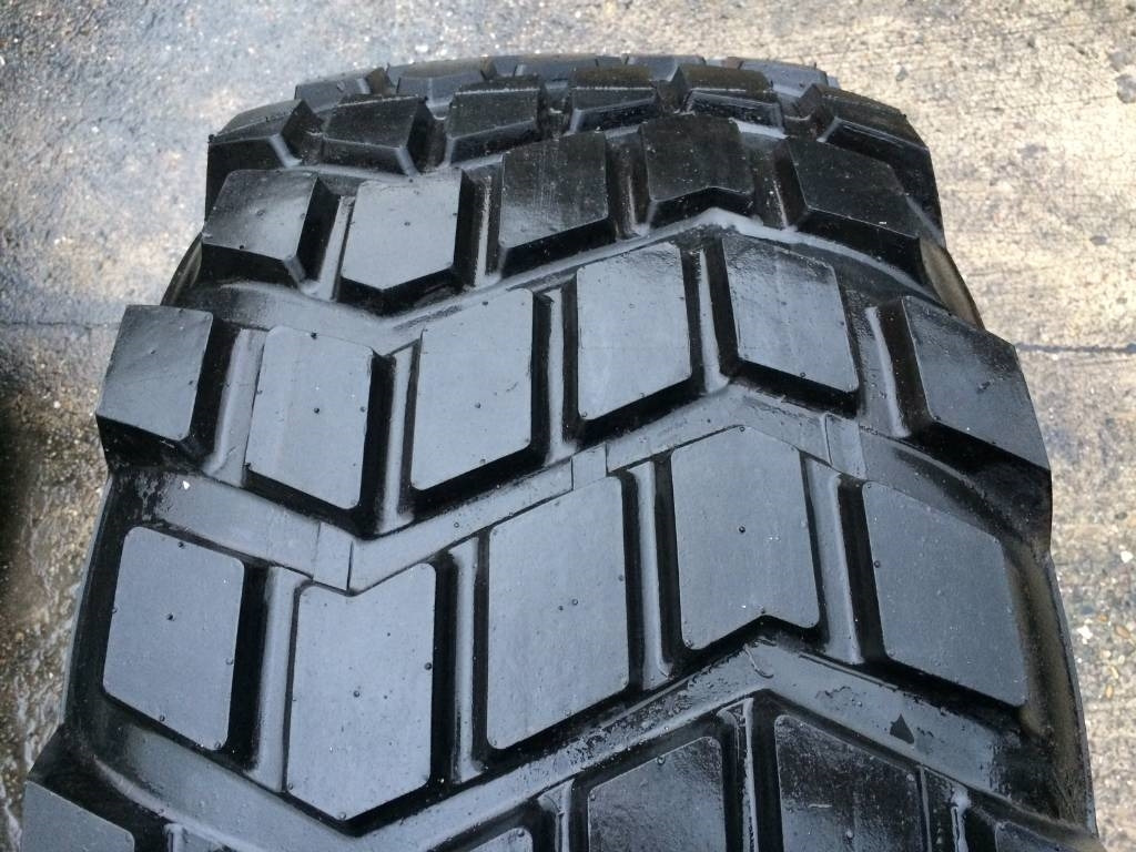 Michelin 525/65R20.5 XS - RECAP - Pneu de Máquina agrícola: foto 2 Michelin 525/65R20.5 XS - RECAP - Pneu de Máquina agrícola: foto 2