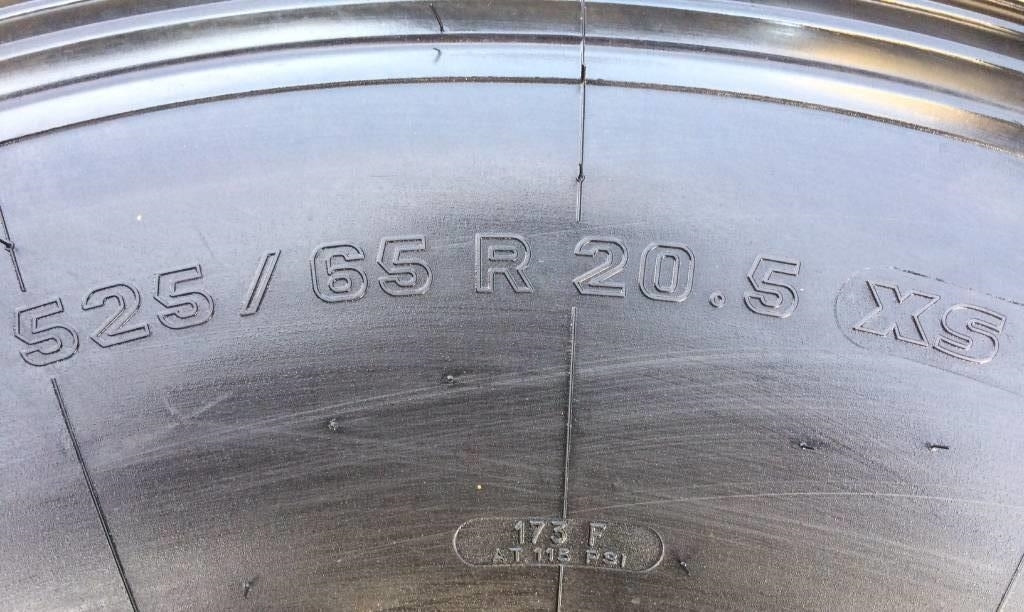 Michelin 525/65R20.5 XS - USED A 40% - Pneu de Máquina agrícola: foto 4 Michelin 525/65R20.5 XS - USED A 40% - Pneu de Máquina agrícola: foto 4
