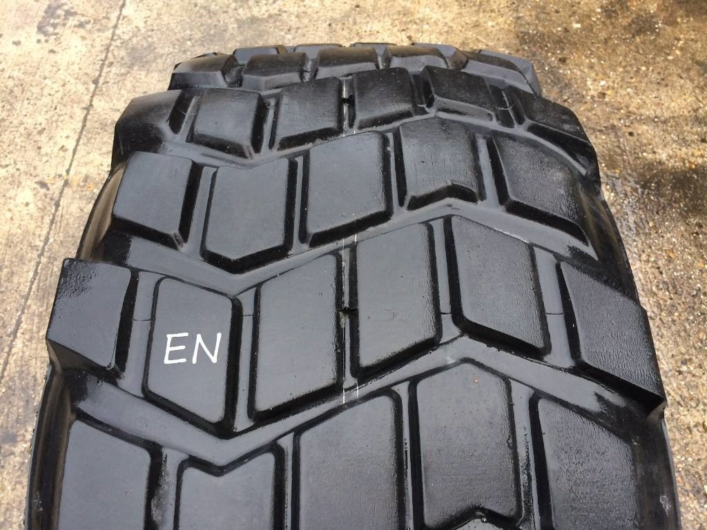 Michelin 525/65R20.5 XS - USED EN 80% - Pneu de Máquina agrícola: foto 2 Michelin 525/65R20.5 XS - USED EN 80% - Pneu de Máquina agrícola: foto 2