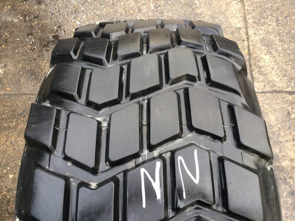 Michelin 525/65R20.5 XS - USED NN 95% - Pneu de Máquina agrícola: foto 2 Michelin 525/65R20.5 XS - USED NN 95% - Pneu de Máquina agrícola: foto 2