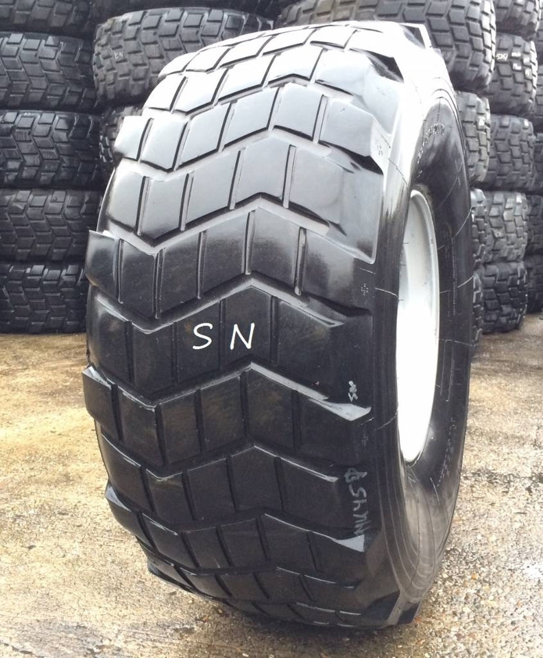Michelin 525/65R20.5 XS - USED REGROOVED - Pneu de Máquina agrícola: foto 1 Michelin 525/65R20.5 XS - USED REGROOVED - Pneu de Máquina agrícola: foto 1