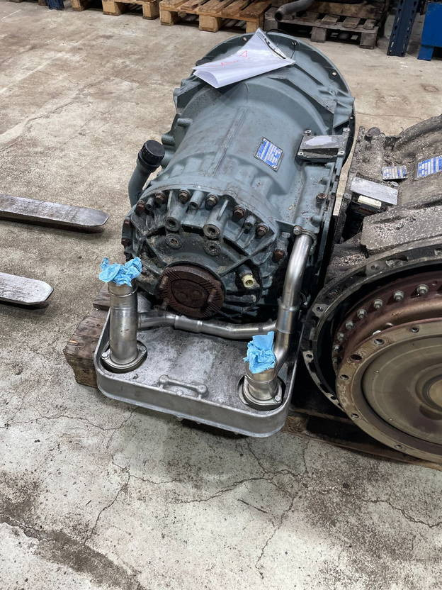 ZF ZF Ölkühler Wärmetauscher Getriebeölkühler Ecolife 6AP 1400 1700 - Radiador de óleo de Ônibus: foto 4 ZF ZF Ölkühler Wärmetauscher Getriebeölkühler Ecolife 6AP 1400 1700 - Radiador de óleo de Ônibus: foto 4