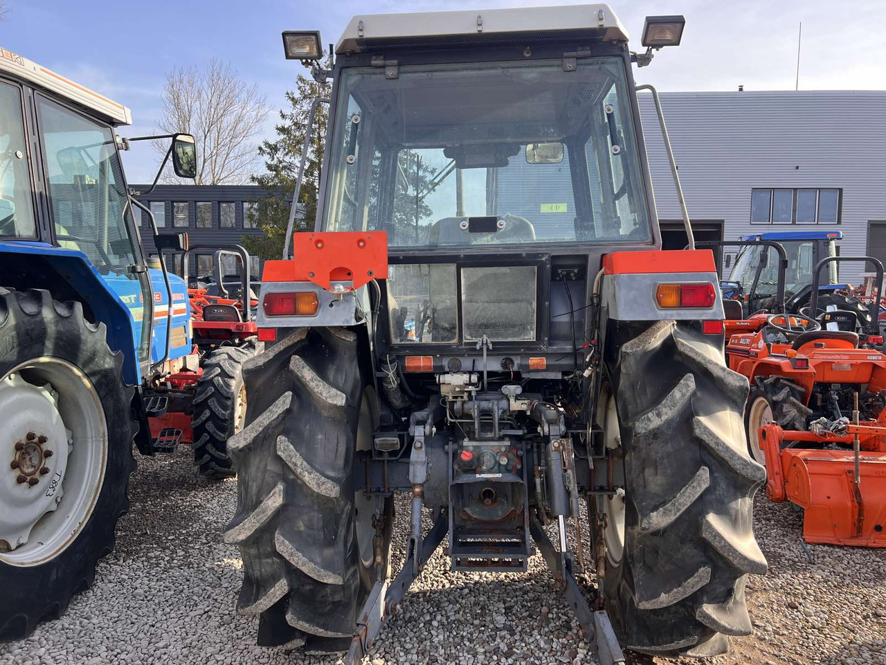 Kubota M1-65 - Trator: foto 3 Kubota M1-65 - Trator: foto 3