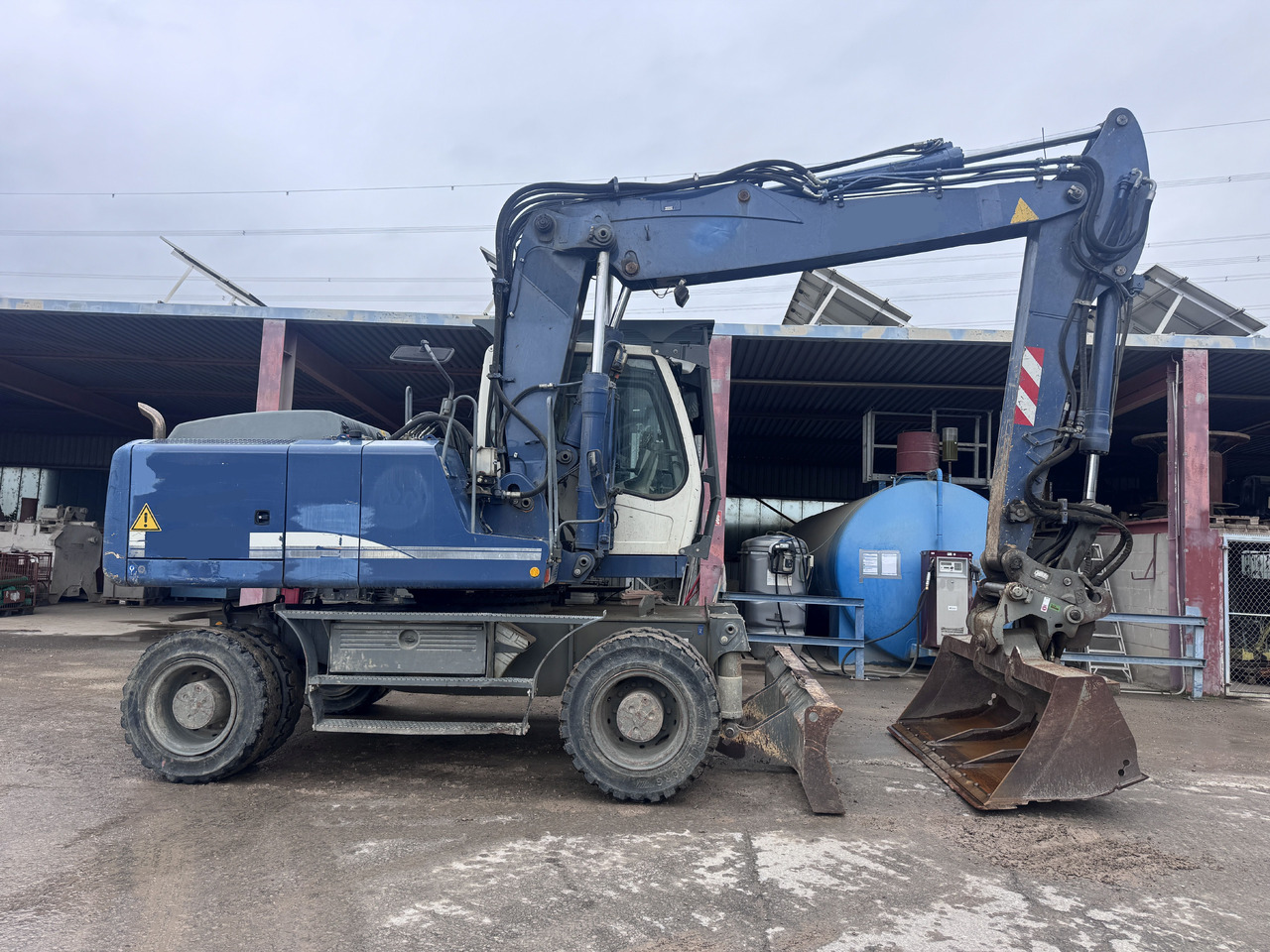 LIEBHERR A 904 C Litronic - Escavadeira de rodas: foto 4 LIEBHERR A 904 C Litronic - Escavadeira de rodas: foto 4