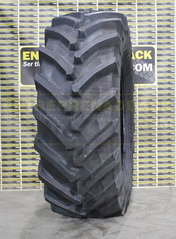 Trelleborg TM 800 600/65R38: Radial Tires for Modern Agricultural Tractors - Pneu de Trator: foto 2 Trelleborg TM 800 600/65R38: Radial Tires for Modern Agricultural Tractors - Pneu de Trator: foto 2