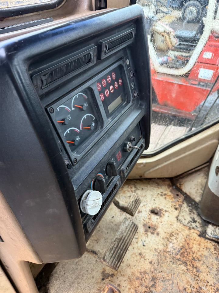 BULLDOZER CATERPILLAR D5 - Buldôzer: foto 5 BULLDOZER CATERPILLAR D5 - Buldôzer: foto 5