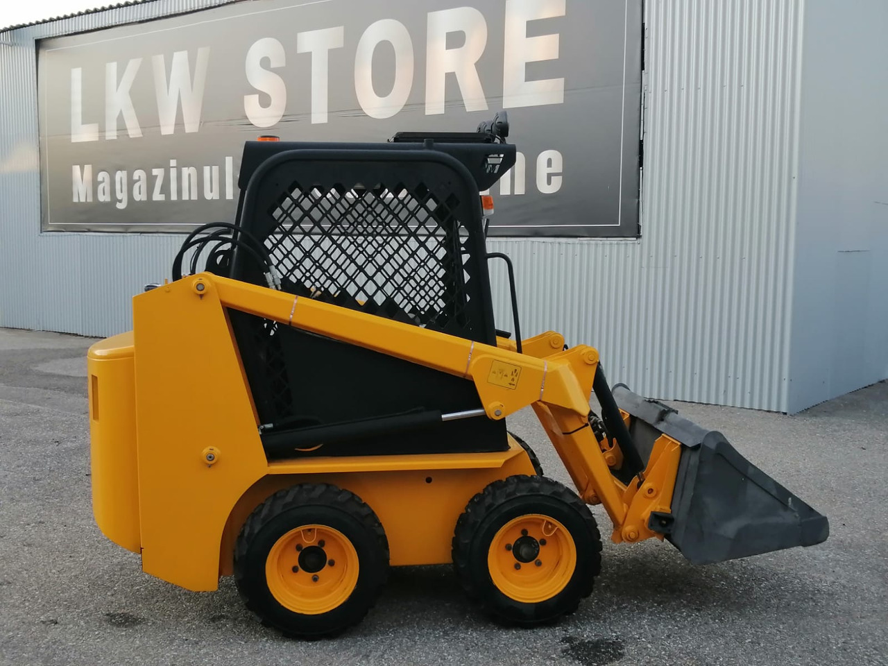 Bobcat Front Loader Ram Italia FM 120 – Hammer Installation - Mini carregadeira: foto 2 Bobcat Front Loader Ram Italia FM 120 – Hammer Installation - Mini carregadeira: foto 2