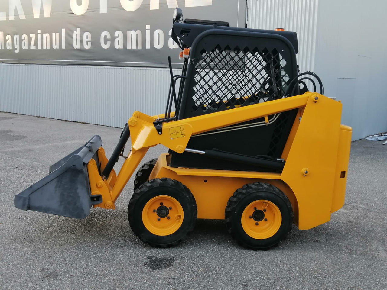 Bobcat Front Loader Ram Italia FM 120 – Hammer Installation - Mini carregadeira: foto 5 Bobcat Front Loader Ram Italia FM 120 – Hammer Installation - Mini carregadeira: foto 5