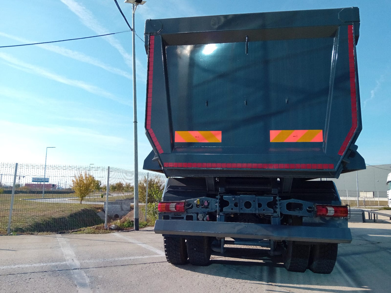 Mercedes-Benz Arocs 42.40 8×4 Basculanta/Tipper/Kipper Heavy Duty, TOP !!! - Caminhão basculante: foto 5 Mercedes-Benz Arocs 42.40 8×4 Basculanta/Tipper/Kipper Heavy Duty, TOP !!! - Caminhão basculante: foto 5