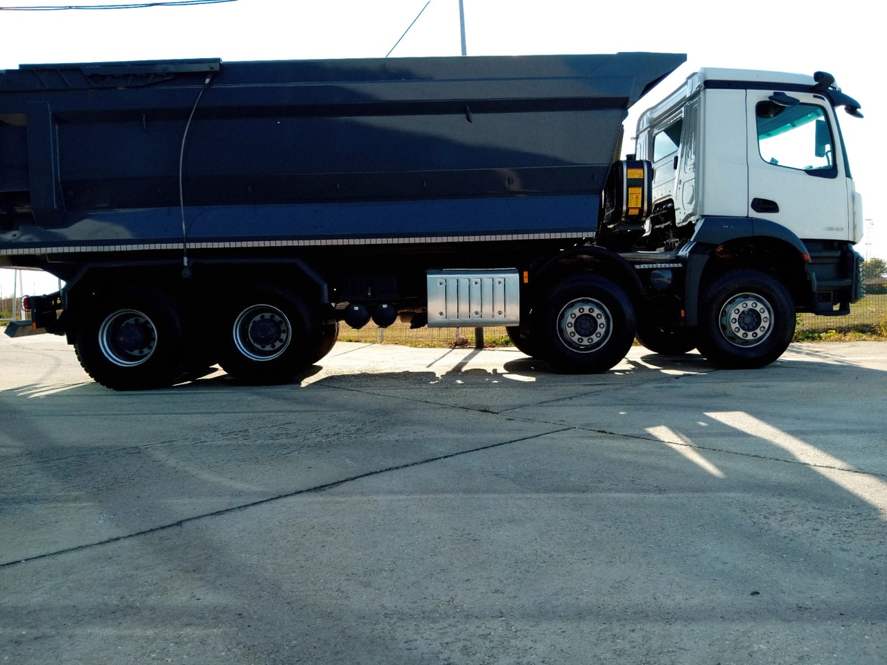 Mercedes-Benz Arocs 42.40 8×4 Basculanta/Tipper/Kipper Heavy Duty, TOP !!! - Caminhão basculante: foto 3 Mercedes-Benz Arocs 42.40 8×4 Basculanta/Tipper/Kipper Heavy Duty, TOP !!! - Caminhão basculante: foto 3