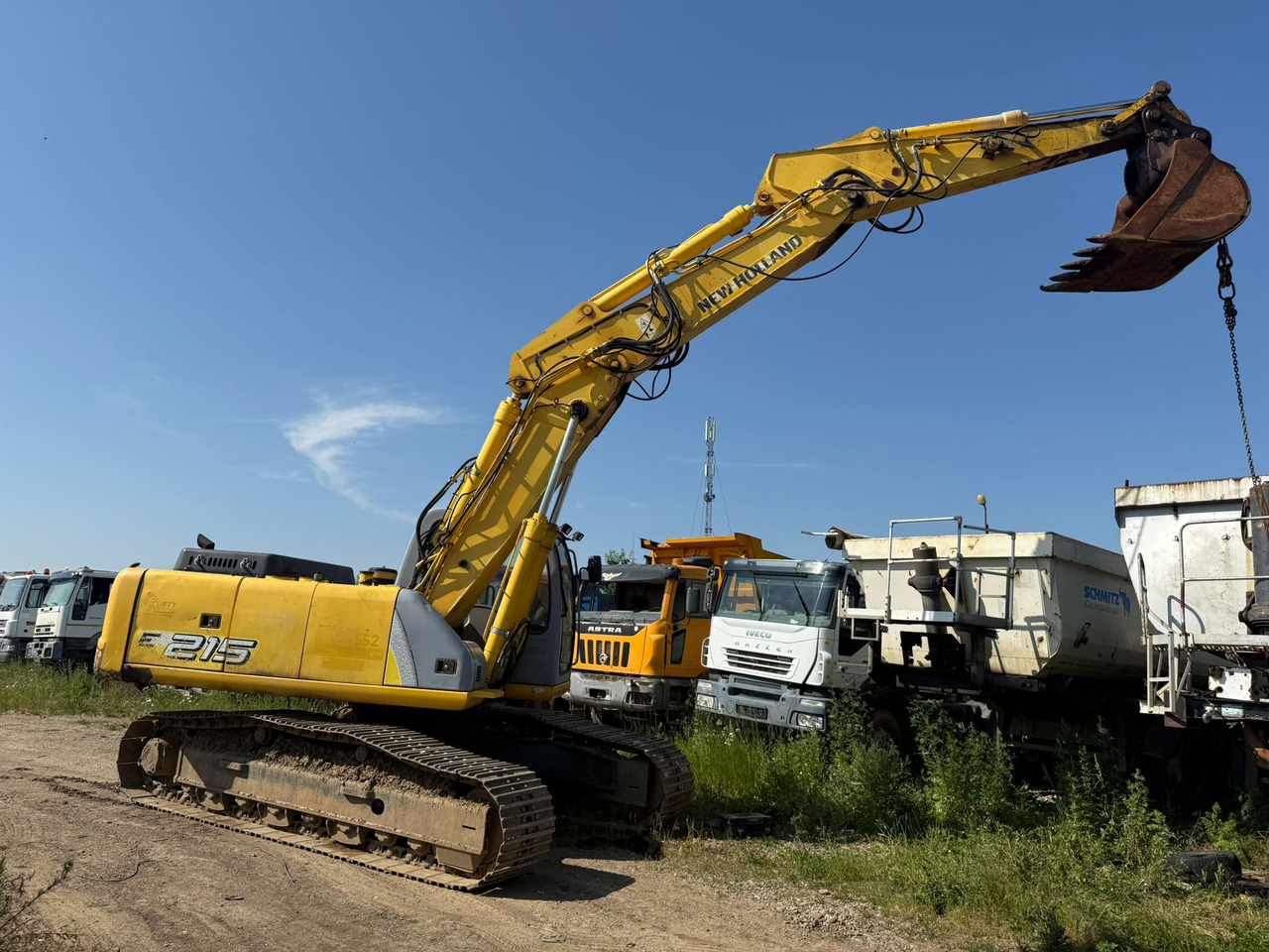 NEW HOLLAND E 215 EXCAVATOR - Escavadora de rastos: foto 1 NEW HOLLAND E 215 EXCAVATOR - Escavadora de rastos: foto 1