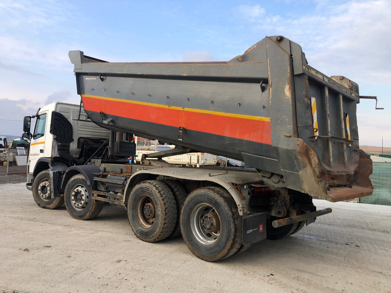 VOLVO FM 420 Tipper - Caminhão basculante: foto 2 VOLVO FM 420 Tipper - Caminhão basculante: foto 2