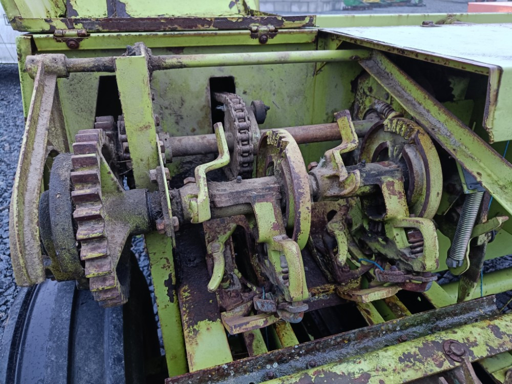 CLAAS Markant 50 sitoja - Enfardadeira de fardos quadrados: foto 1 CLAAS Markant 50 sitoja - Enfardadeira de fardos quadrados: foto 1