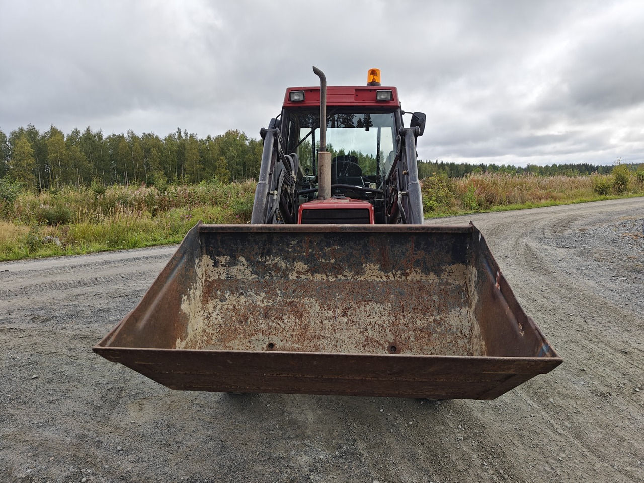 Case 895XL etukuormaajalla suunnanvaihtajalla, paljon varusteita mukaan etukuormaajaan, katso video! - Trator: foto 5 Case 895XL etukuormaajalla suunnanvaihtajalla, paljon varusteita mukaan etukuormaajaan, katso video! - Trator: foto 5