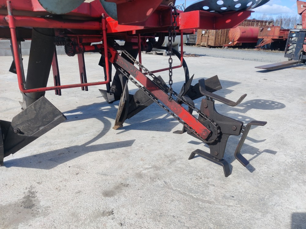 Eho Kone kahden istuttava rulettikone - Semeador de batatas: foto 3 Eho Kone kahden istuttava rulettikone - Semeador de batatas: foto 3