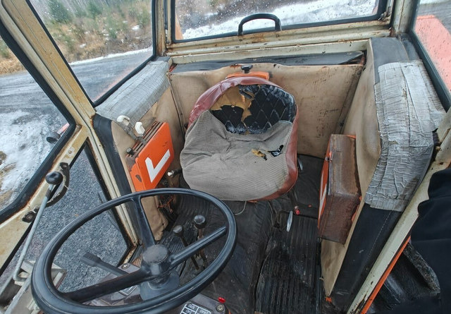 Trator Fiat 780DT etukuormaajalla: foto 15