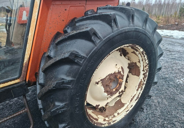 Trator Fiat 780DT etukuormaajalla: foto 9