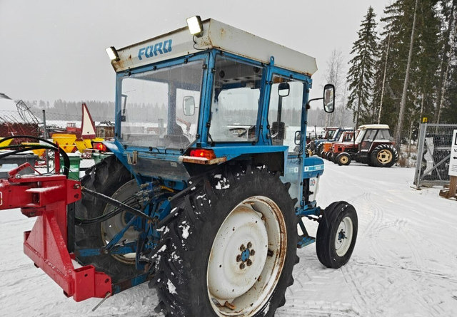 Ford 4110 traktori - Katso video! - Trator: foto 4 Ford 4110 traktori - Katso video! - Trator: foto 4