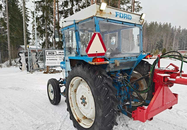 Ford 4110 traktori - Katso video! - Trator: foto 3 Ford 4110 traktori - Katso video! - Trator: foto 3