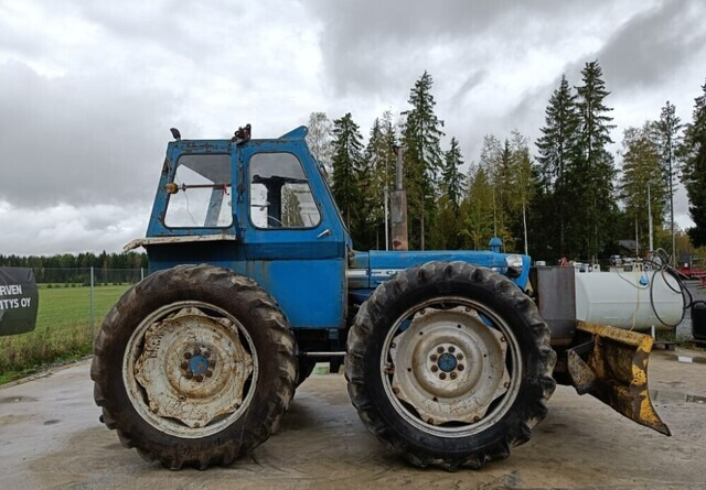 Ford County 754 Super 4 - VIDEO - Trator: foto 3 Ford County 754 Super 4 - VIDEO - Trator: foto 3