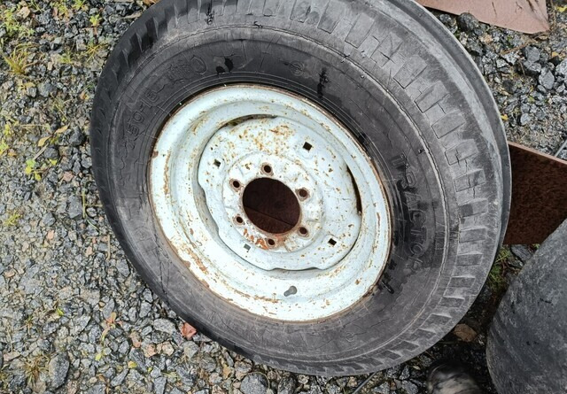 Fordson Diesel Major eturenkaat - Pneu de Trator: foto 5 Fordson Diesel Major eturenkaat - Pneu de Trator: foto 5