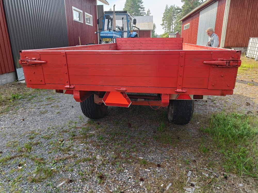 Kipa kippikärry 1-akselinen, kantavuus 7000kg, siisti kärry - Reboque basculante agrícola: foto 4 Kipa kippikärry 1-akselinen, kantavuus 7000kg, siisti kärry - Reboque basculante agrícola: foto 4