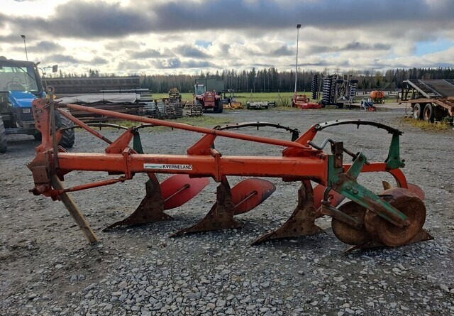 Kverneland A8 sarka-aura 4-siipinen - Arado: foto 4 Kverneland A8 sarka-aura 4-siipinen - Arado: foto 4