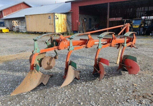 Kverneland A8 sarka-aura 4-siipinen - Arado: foto 1 Kverneland A8 sarka-aura 4-siipinen - Arado: foto 1