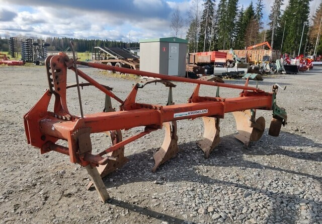 Kverneland A8 sarka-aura 4-siipinen - Arado: foto 5 Kverneland A8 sarka-aura 4-siipinen - Arado: foto 5