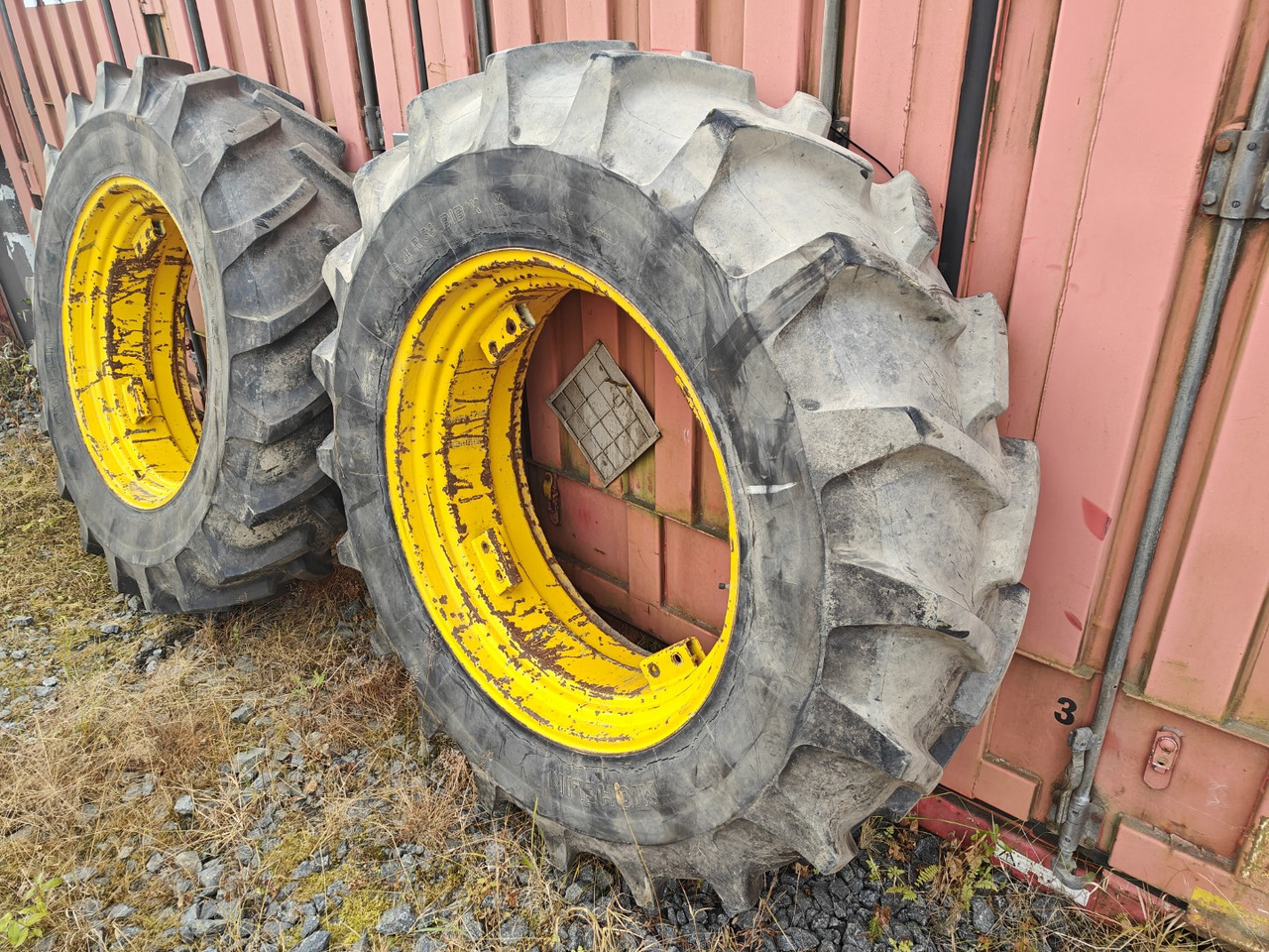 MICHELIN 18.4R38 traktorin renkaat - Jantes e pneus de Trator: foto 2 MICHELIN 18.4R38 traktorin renkaat - Jantes e pneus de Trator: foto 2