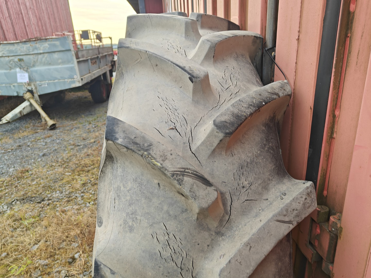 MICHELIN 18.4R38 traktorin renkaat - Jantes e pneus de Trator: foto 5 MICHELIN 18.4R38 traktorin renkaat - Jantes e pneus de Trator: foto 5