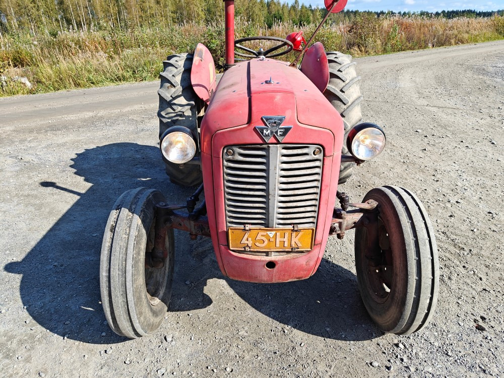 Massey Ferguson 35 traktori alkuperäiskuntoinen, katso video! - Trator: foto 5 Massey Ferguson 35 traktori alkuperäiskuntoinen, katso video! - Trator: foto 5