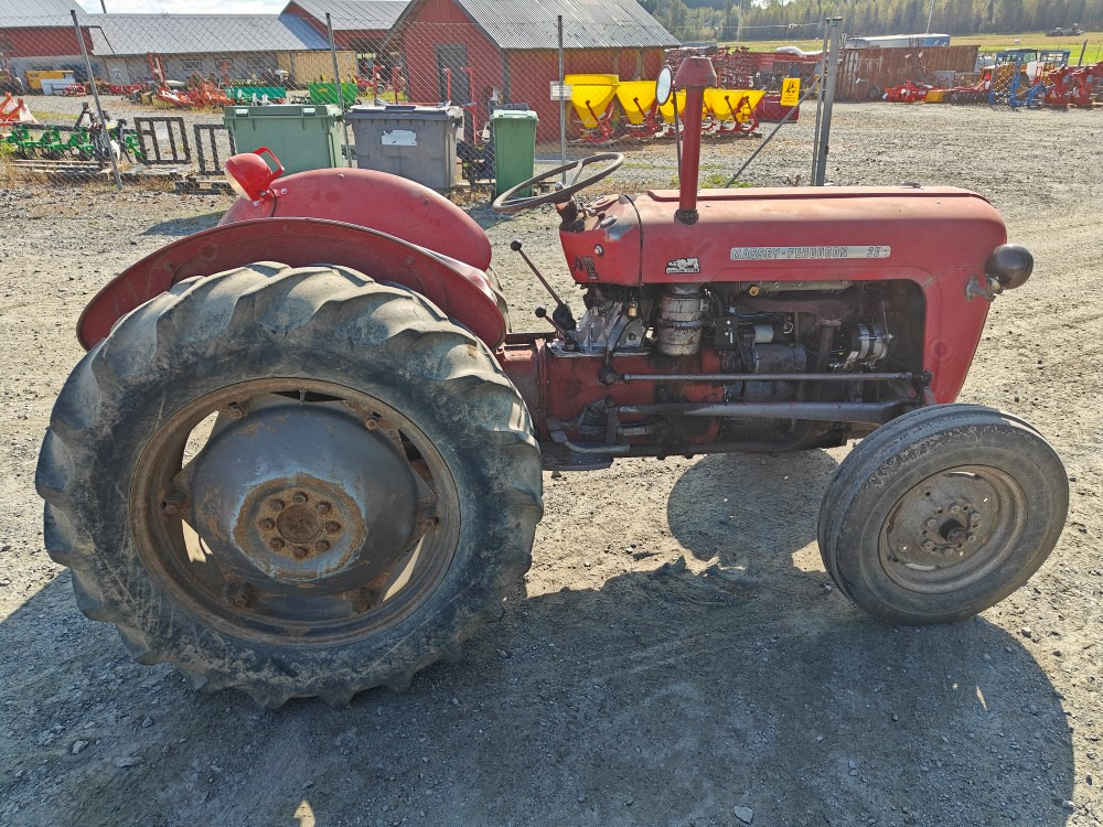 Massey Ferguson 35 traktori alkuperäiskuntoinen, katso video! - Trator: foto 4 Massey Ferguson 35 traktori alkuperäiskuntoinen, katso video! - Trator: foto 4