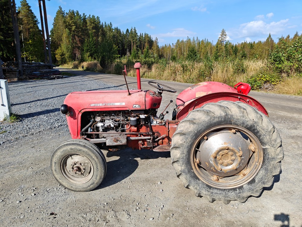 Massey Ferguson 35 traktori alkuperäiskuntoinen, katso video! - Trator: foto 2 Massey Ferguson 35 traktori alkuperäiskuntoinen, katso video! - Trator: foto 2