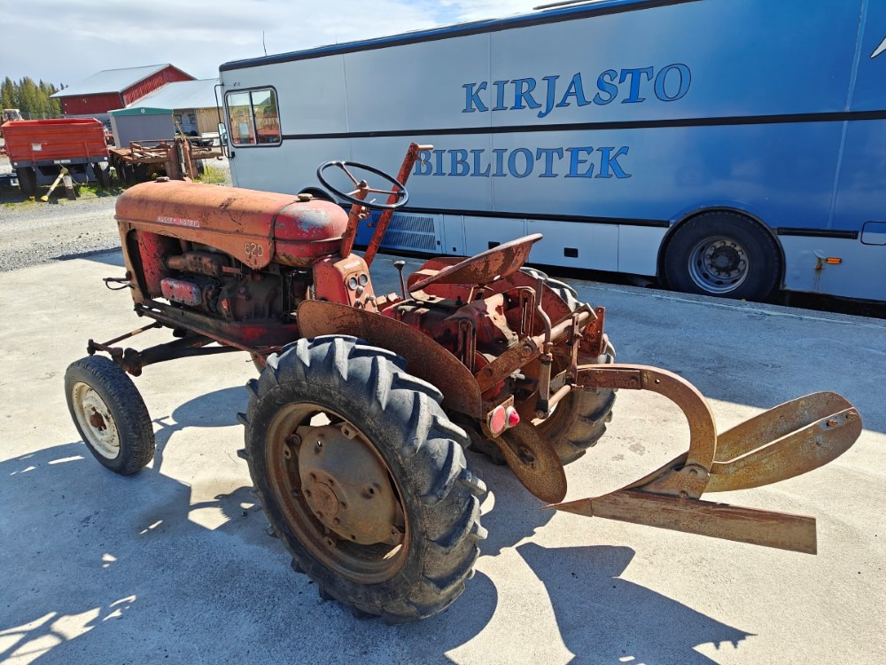 Massey Harris 820D harvinainen 2-sylinterinen diesel, katso video! - Trator: foto 4 Massey Harris 820D harvinainen 2-sylinterinen diesel, katso video! - Trator: foto 4