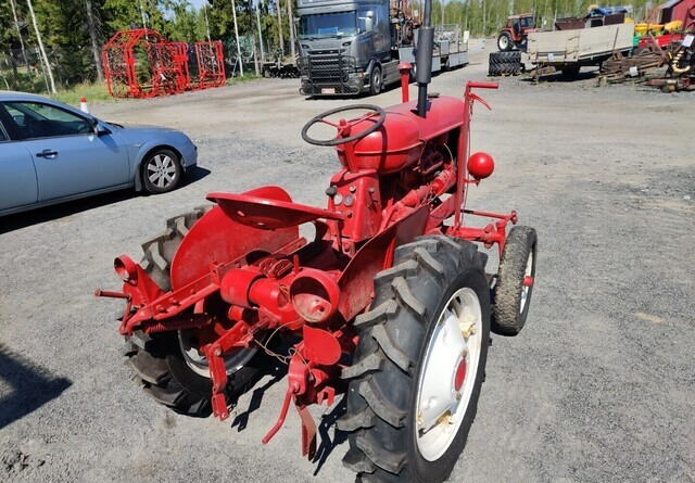 Massey Harris Traktori - bensiini - Trator: foto 5 Massey Harris Traktori - bensiini - Trator: foto 5