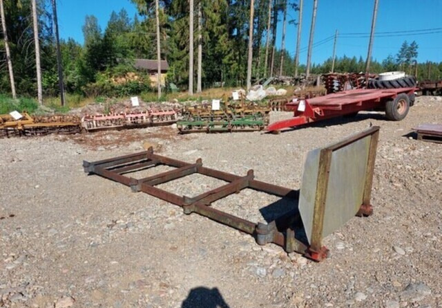 Metsäkärryn alusta 8 pankoinen pituus 400cm - Reboque florestal: foto 3 Metsäkärryn alusta 8 pankoinen pituus 400cm - Reboque florestal: foto 3
