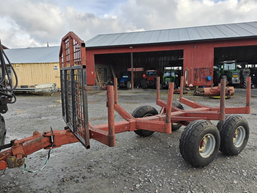 Rysky Metsävaunu telillä - Reboque florestal: foto 1 Rysky Metsävaunu telillä - Reboque florestal: foto 1