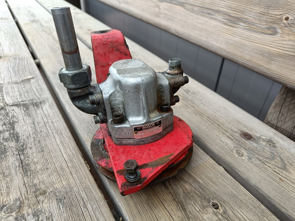 Sampo 410 hydrauliikkapumppu - Bomba hidráulica de Ceifeira debulhadora: foto 1 Sampo 410 hydrauliikkapumppu - Bomba hidráulica de Ceifeira debulhadora: foto 1