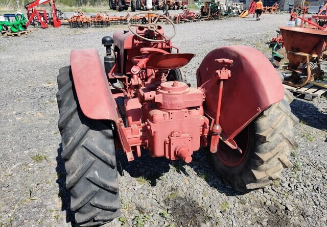 Takra traktoreita 2kpl ja varamoottori - Trator: foto 3 Takra traktoreita 2kpl ja varamoottori - Trator: foto 3