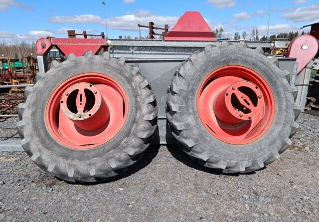 Taurus Paripyörät 18.4R38 todella hyväkuntoiset Fendt Farmer 312LSA sopivat - Roda completa de Máquina agrícola: foto 2 Taurus Paripyörät 18.4R38 todella hyväkuntoiset Fendt Farmer 312LSA sopivat - Roda completa de Máquina agrícola: foto 2