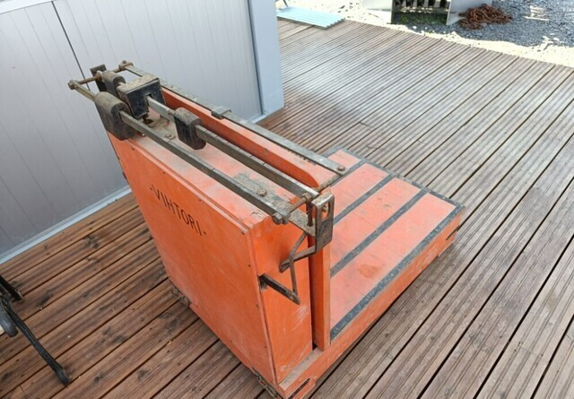 Vihtori siirtopainovaaka - Equipamento de pós-colheita: foto 1 Vihtori siirtopainovaaka - Equipamento de pós-colheita: foto 1