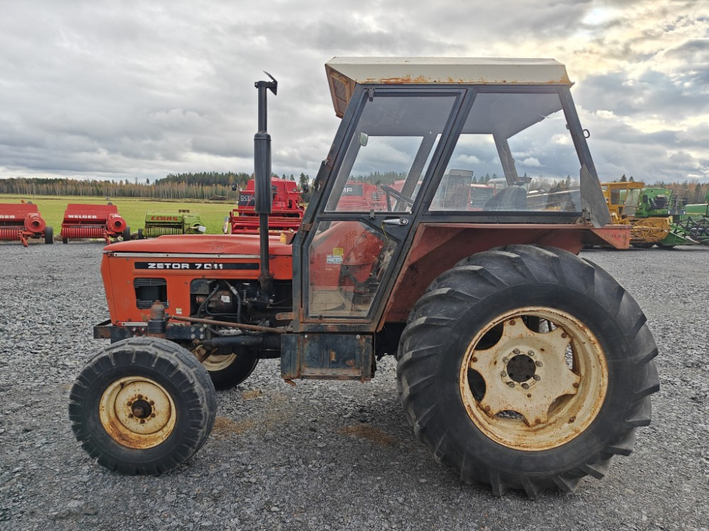 ZETOR 7011 - Trator: foto 2 ZETOR 7011 - Trator: foto 2