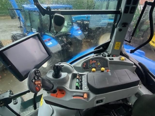 New Holland T7.220 - Trator: foto 4 New Holland T7.220 - Trator: foto 4