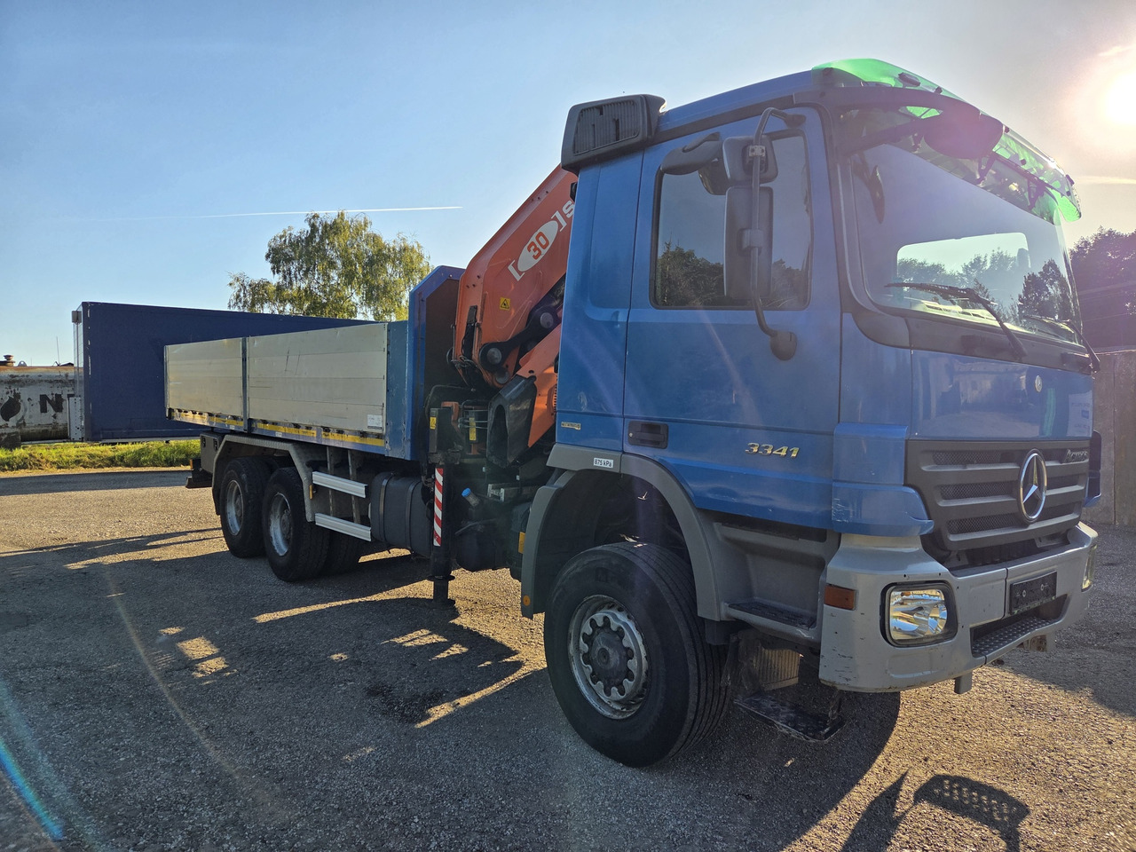 MERCEDES-BENZ ACTROS 3341 6x6 + CRANE PM 30 Radio Control - Camião de caixa aberta/ Plataforma, Caminhão grua: foto 3 MERCEDES-BENZ ACTROS 3341 6x6 + CRANE PM 30 Radio Control - Camião de caixa aberta/ Plataforma, Caminhão grua: foto 3