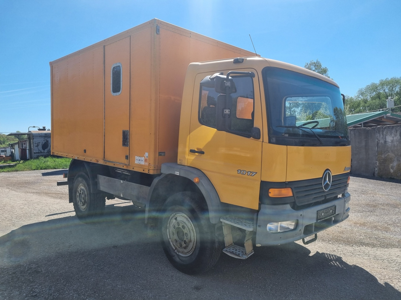 MERCEDES-BENZ ATEGO 1017 4x4 BOX + PTO - Caminhão furgão: foto 3 MERCEDES-BENZ ATEGO 1017 4x4 BOX + PTO - Caminhão furgão: foto 3