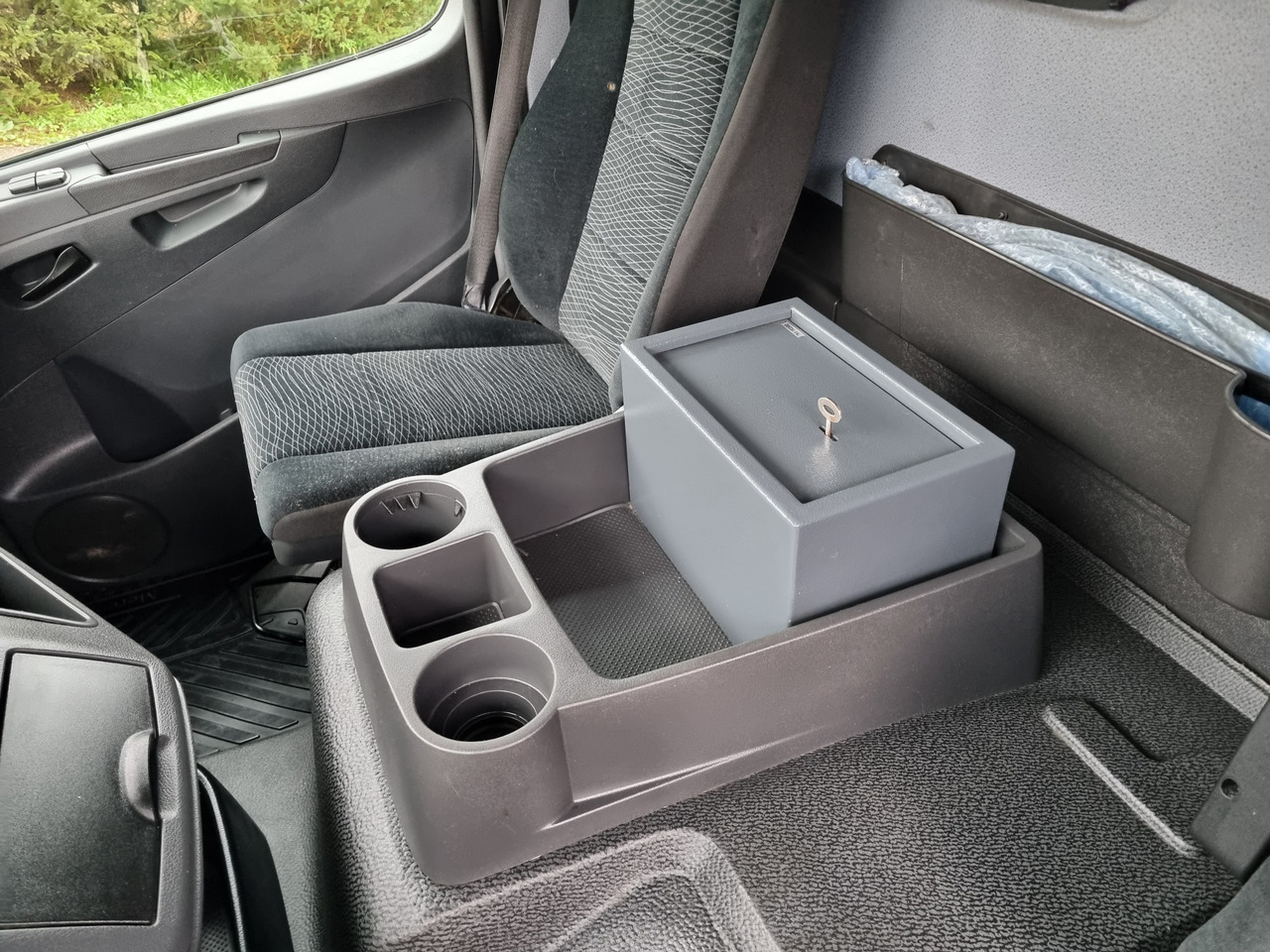 MERCEDES-BENZ ATEGO 1323 4x4 ABROLKIPPER - Caminhão polibenne: foto 5 MERCEDES-BENZ ATEGO 1323 4x4 ABROLKIPPER - Caminhão polibenne: foto 5