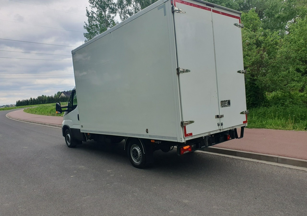 Iveco 35 Daily 35S14 klima * 3 osobowy *nowy rozrząd * - Carrinha de contentor: foto 5 Iveco 35 Daily 35S14 klima * 3 osobowy *nowy rozrząd * - Carrinha de contentor: foto 5