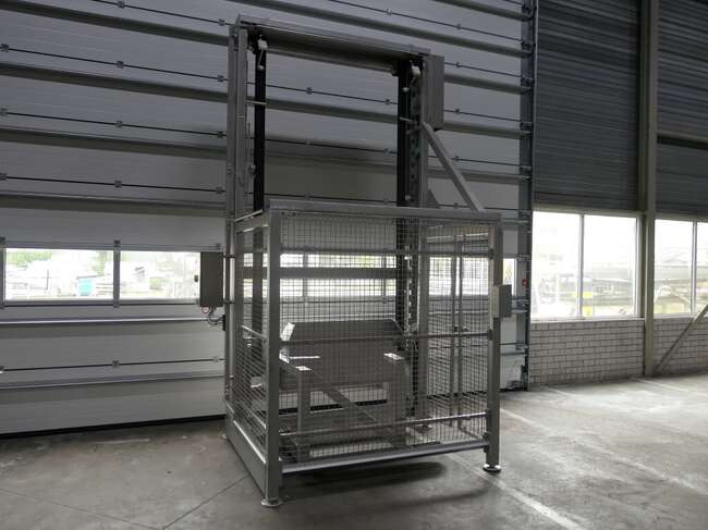 Lachnit lifter for palletboxes 322 L - Equipamento de processamento de alimentos: foto 1 Lachnit lifter for palletboxes 322 L - Equipamento de processamento de alimentos: foto 1