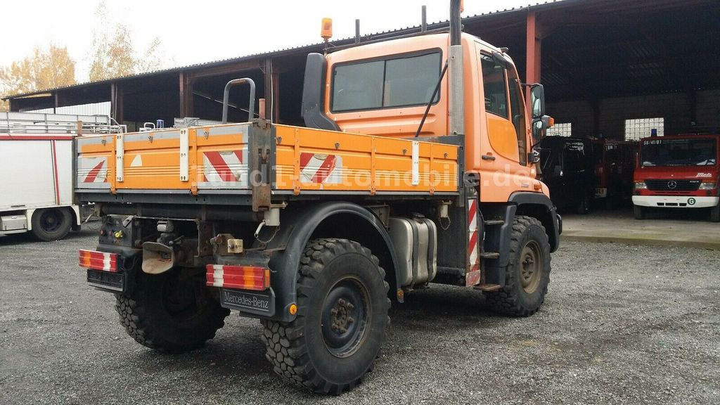 Mercedes-Benz Unimog U 300 Kipper Zugmaschine Kommunalhydraulik U 500 400 U 300 Kipper Zugmaschine Kommunalhydraulik U 500 400 - Veículo municipal/ Especial: foto 1 Mercedes-Benz Unimog U 300 Kipper Zugmaschine Kommunalhydraulik U 500 400 U 300 Kipper Zugmaschine Kommunalhydraulik U 500 400 - Veículo municipal/ Especial: foto 1